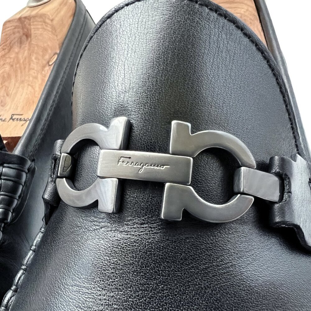 $850 Salvatore Ferragamo GLOVE Shoes Silver Gancini Bit Drivers Loafers 9.5 EE